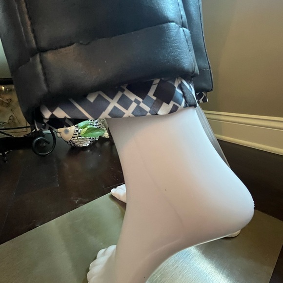 BCBG MaxAzaria Y2K Faux Leather Pants • Contour Stitching • Size XS/S - Picture 6 of 7